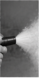 Vase d'expansion dans un compartiment moteur